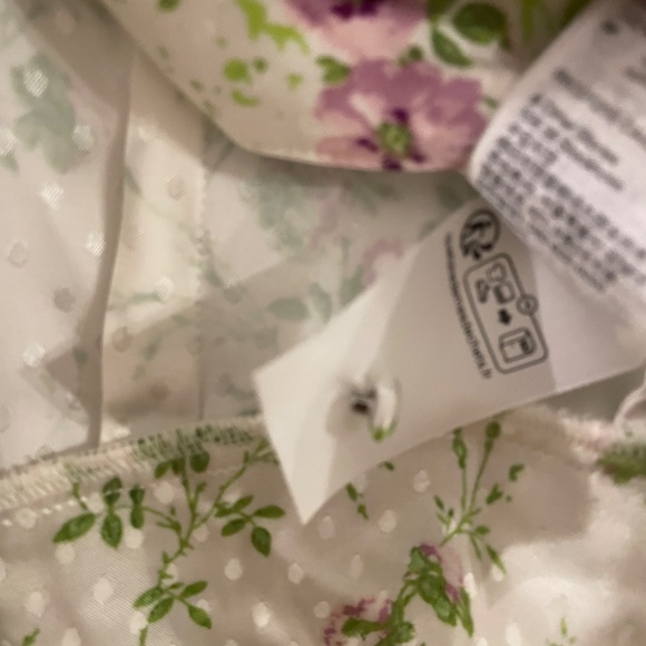 & Other Stories V-Neck Buttoned Peplum Floral Blouse - Picture 4 of 7